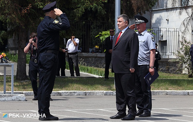 &quot;Стальная дисциплина&quot;: фоторепортаж с первого выпуска Академии патрульной полиции в Киеве